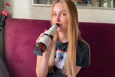 Трахну-ка я пьяную попутчицу. А невеста... о ней подумаю завтра 👌